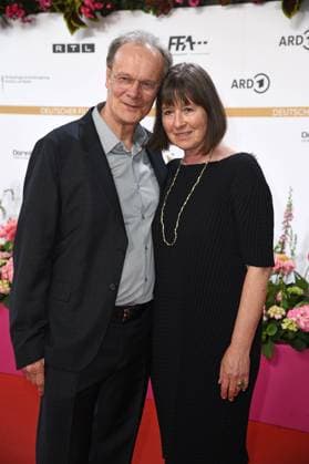 Edgar Selge mit Ehefrau Franziska Walser - DEUTSCHER FILMPREIS 2024 im Theater am Potsdamer Platz am 03.05.2024 - Roter Teppich