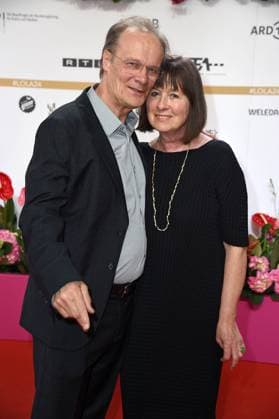Edgar Selge mit Ehefrau Franziska Walser - DEUTSCHER FILMPREIS 2024 im Theater am Potsdamer Platz am 03.05.2024 - Roter Teppich