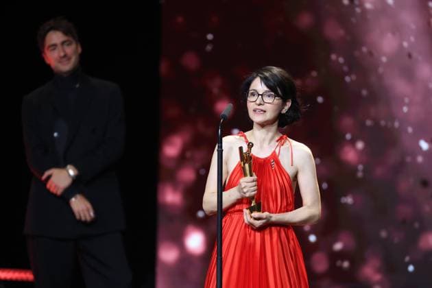 Deutscher Filmpreis 2024 BESTE REGIE AysÌße Polat Â· IM TOTEN WINKEL bei der Verleihung der Lola - Deutscher Filmpreis 2024 im Theater am Potsdamer Platz in Berlin 03.05.2024 Copyright: xEventpressx