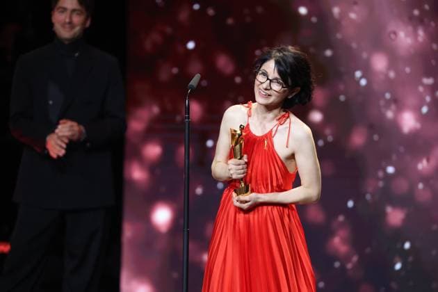 Deutscher Filmpreis 2024 BESTE REGIE AysÌße Polat Â· IM TOTEN WINKEL bei der Verleihung der Lola - Deutscher Filmpreis 2024 im Theater am Potsdamer Platz in Berlin 03.05.2024 Copyright: xEventpressx