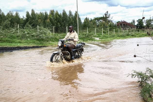 News Themen der Woche KW18 Flooding continues in Nakuru, Kenya - 03 May 2024 A man rides his motorcycle in a flooded road in Rongai, Nakuru County, following increased rainfall that has claimed the lives of over 200 people and destroyed a lot of property in Kenya. President William Ruto today during a National address at State House in Nairobi directed the Ministry of Interior to enforce a mandatory evacuation notice issued on April 2,2023 to mitigate the impact of the floods across the country. Nakuru Kenya Copyright: xJamesxWakibiax xSOPAxImagesx jw_sp_rn-14