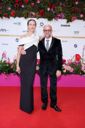 Natalia Belitski und Juergen Vogel bei der Ankunft zur Verleihung Deutscher Filmpreis am 3.05.2024 in Berlin Deutscher Filmpreis 2024 in Berlin