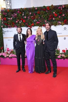 Quirin Berg, Kara Hecker, Tina Kaiser und Max Wiedemann bei der Ankunft zur Verleihung Deutscher Filmpreis am 3.05.2024 in Berlin Deutscher Filmpreis 2024 in Berlin