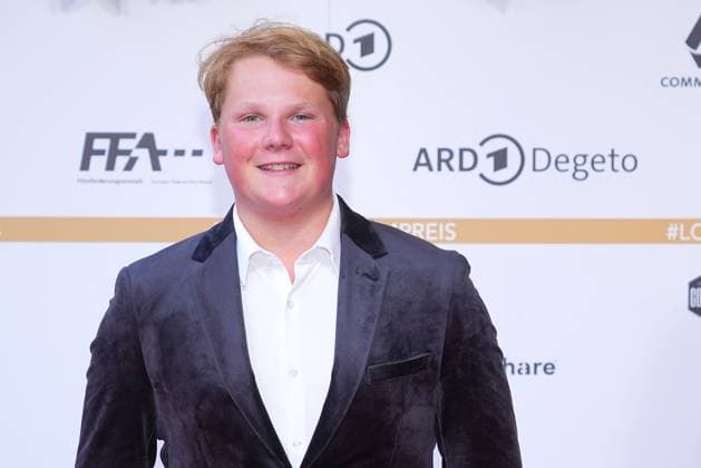 Julius Weckauf bei der Ankunft zur Verleihung Deutscher Filmpreis am 3.05.2024 in Berlin Deutscher Filmpreis 2024 in Berlin