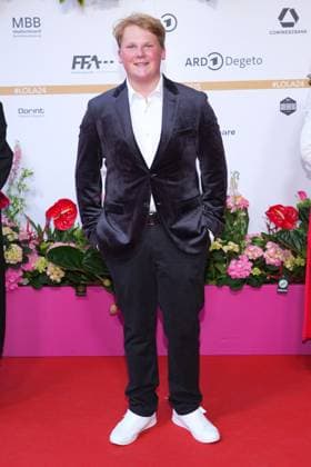Julius Weckauf bei der Ankunft zur Verleihung Deutscher Filmpreis am 3.05.2024 in Berlin Deutscher Filmpreis 2024 in Berlin