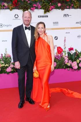 Johann von Buelow und Katharina Schuettler bei der Ankunft zur Verleihung Deutscher Filmpreis am 3.05.2024 in Berlin Deutscher Filmpreis 2024 in Berlin