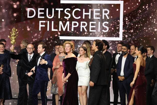 Deutscher Filmpreis 2024 Schlussbild bei der Verleihung der Lola - Deutscher Filmpreis 2024 im Theater am Potsdamer Platz in Berlin 03.05.2024 Copyright: xEventpressx