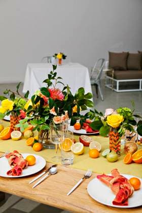 Colorful dining table with a fresh citrus and floral theme. Palm Springs, California, United States R_XPKR240426U-1413293-01