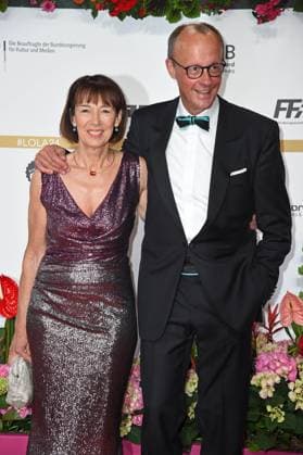 Friedrich Merz mit Ehefrau Charlotte Merz - DEUTSCHER FILMPREIS 2024 im Theater am Potsdamer Platz am 03.05.2024 - Roter Teppich