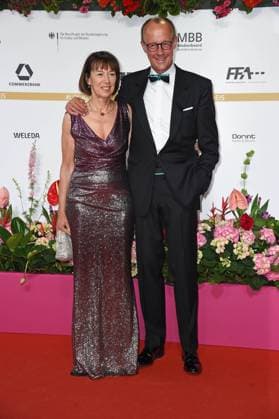 Friedrich Merz mit Ehefrau Charlotte Merz - DEUTSCHER FILMPREIS 2024 im Theater am Potsdamer Platz am 03.05.2024 - Roter Teppich