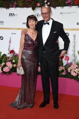 Friedrich Merz mit Ehefrau Charlotte Merz - DEUTSCHER FILMPREIS 2024 im Theater am Potsdamer Platz am 03.05.2024 - Roter Teppich