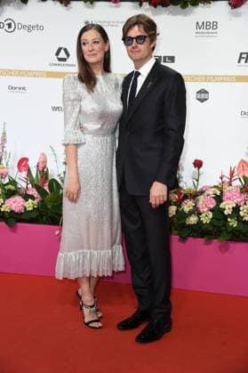 Alexandra Maria Lara mit Ehemann Sam Riley - DEUTSCHER FILMPREIS 2024 im Theater am Potsdamer Platz am 03.05.2024 - Roter Teppich