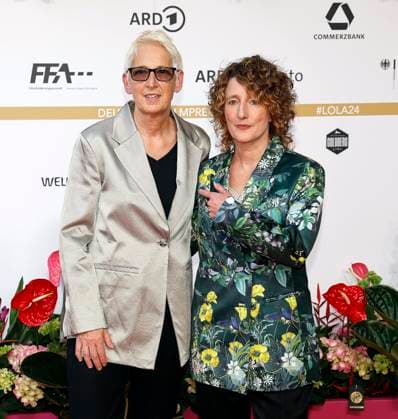 Briony Hanson, Tricia Tuttle bei der Verleihung des Deutschen Filmpreises Lola24 im Theater am Potsdamer Platz Berlin.