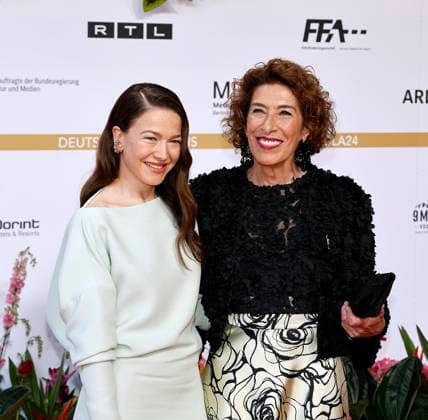 Hannah Herzsprung, Adele Neuhauser bei der Verleihung des Deutschen Filmpreises Lola24 im Theater am Potsdamer Platz Berlin.
