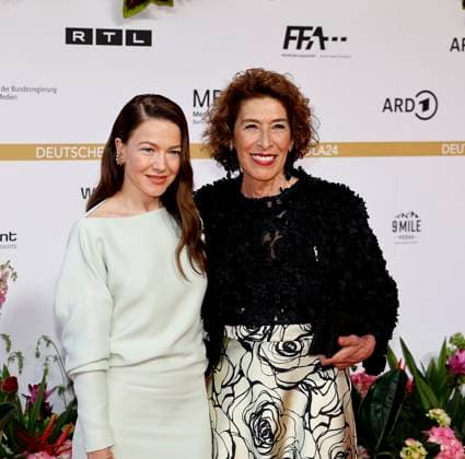 Hannah Herzsprung, Adele Neuhauser bei der Verleihung des Deutschen Filmpreises Lola24 im Theater am Potsdamer Platz Berlin.