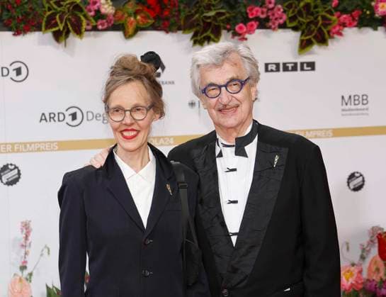 Wim Wenders mit Ehefrau Donata bei der Verleihung des Deutschen Filmpreises Lola24 im Theater am Potsdamer Platz Berlin.