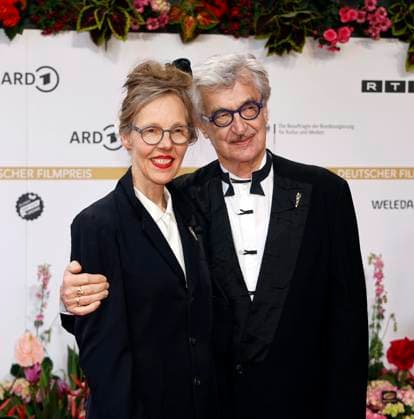Wim Wenders mit Ehefrau Donata bei der Verleihung des Deutschen Filmpreises Lola24 im Theater am Potsdamer Platz Berlin.