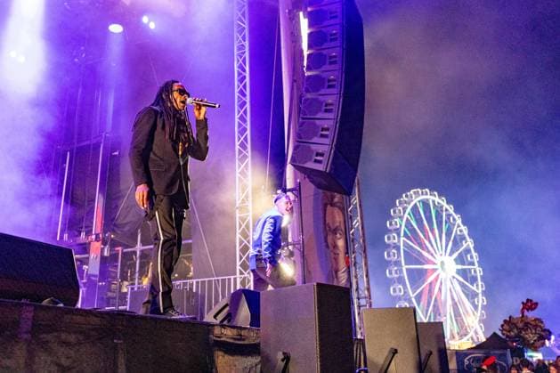 Entertainment Themen der Woche KW18 Entertainment Bilder des Tages Die deutsche Discopop Band FAB MORVAN AKA. MILLI VANILLI beim Live Auftritt in der Mainstage - Die traditionelle Open air Veranstaltung RHEIN IN FLAMMEN in der Rheinaue in Bonn mit dreitägigem Landprogramm 03.05.2024 Bonn NRW Deutschland *** The German disco pop band FAB MORVAN AKA MILLI VANILLI performing live on the Mainstage The traditional open air event RHEIN IN FLAMMEN in the Rheinaue in Bonn with a three-day land program 03 05 2024 Bonn NRW Germany Copyright: xBonn.digitalx xMarcxJohnx