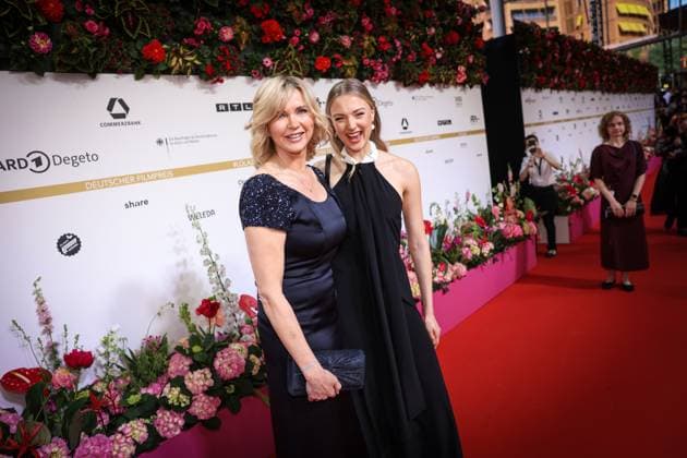 Deutscher Filmpreis 2024 Veronica Ferres mit Tochter Lilly Krug auf dem Roten Teppich bei der Verleihung der Lola - Deutscher Filmpreis 2024 im Theater am Potsdamer Platz in Berlin Datum: 03.05.2024 Copyright: xEventpressx