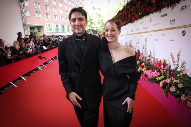 Deutscher Filmpreis 2024 Ilker Catak und Leonie Benensch auf dem Roten Teppich bei der Verleihung der Lola - Deutscher Filmpreis 2024 im Theater am Potsdamer Platz in Berlin Datum: 03.05.2024 Copyright: xEventpressx
