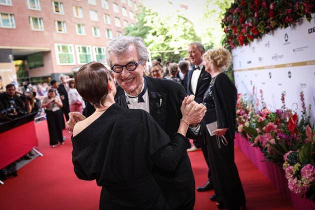 Deutscher Filmpreis 2024 Leonie Benensch Wim Wenders auf dem Roten Teppich bei der Verleihung der Lola - Deutscher Filmpreis 2024 im Theater am Potsdamer Platz in Berlin Datum: 03.05.2024 Copyright: xEventpressx