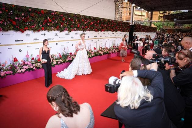 Deutscher Filmpreis 2024 Franziska Knuppe Natalia Avelon Fotografen auf dem Roten Teppich bei der Verleihung der Lola - Deutscher Filmpreis 2024 im Theater am Potsdamer Platz in Berlin Datum: 03.05.2024 Copyright: xEventpressx