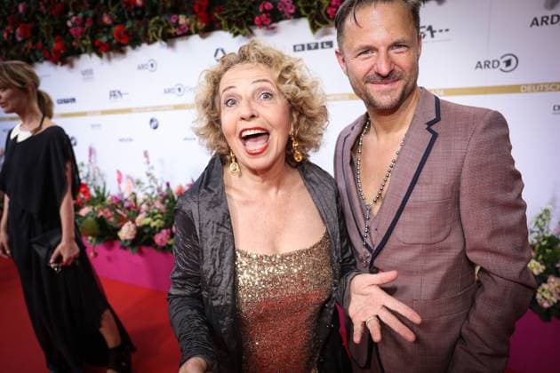 Deutscher Filmpreis 2024 Michaela May, Philipp Hochmair auf dem Roten Teppich bei der Verleihung der Lola - Deutscher Filmpreis 2024 im Theater am Potsdamer Platz in Berlin Datum: 03.05.2024 Copyright: xEventpressx