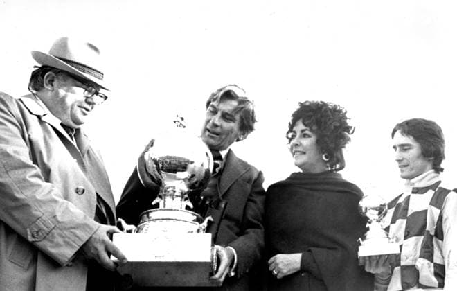 Nelson Bunker Hunt Accepts the International Trophy from John Warner and Elizabeth Taylor Nelson Bunker Hunt, left, owner of the French horse Youth receives the International Trophy after his horse won the $150,000.00 Washington, D.C. International horse race at Laurel Race Course in Laurel, Maryland on November 6, 1976. Presenting the trophy to Mr. Hunt is former United States Secretary of the Navy John Warner, second left; actress Elizabeth Taylor, who will marry Mr. Warner later in November 1976; and jockey Sandy Hawley. Mr. Hunt’s horse also won the 1975 International Trophy. Credit: Benjamin E. Gene Forte CNP Laurel Maryland United States of America EDITORIAL USE ONLY Copyright: xx WA-232 BenjaminxE.x Gene xFortex-xCNPx cnpphotos218724