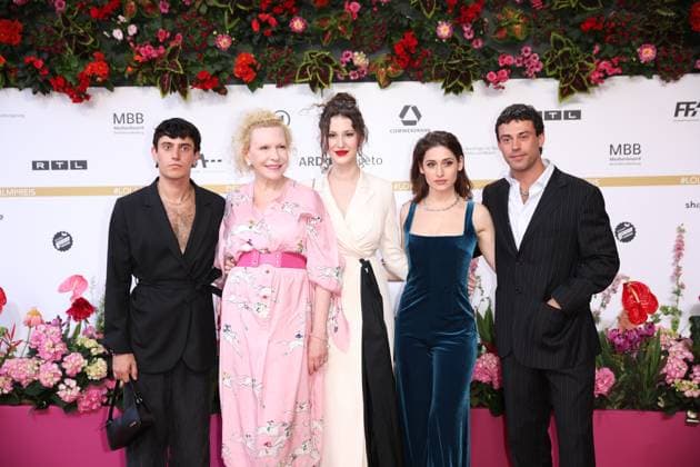 Award - Deutscher Filmpreis 2024 Aaron Altaras, Sunnyi Melles (Judith-Viktoria Prinzessin zu Sayn-Wittgenstein-Sayn), Leonille Elisabeth Judith Maria Anna Prinzessin zu Sayn-Wittgenstein-Sayn, Ayla Piasco und Aaron Altaras beim Deutschen Filmpreis 2024 im Theater am Potsdamer Platz am 03.05.2024 in Berlin. Copyright: xEventpressxKochanx