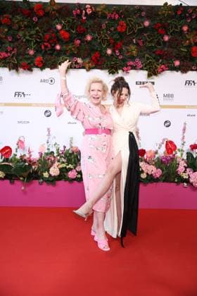 Award - Deutscher Filmpreis 2024 Sunnyi Melles (Judith-Viktoria Prinzessin zu Sayn-Wittgenstein-Sayn) und Leonille Elisabeth Judith Maria Anna Prinzessin zu Sayn-Wittgenstein-Sayn beim Deutschen Filmpreis 2024 im Theater am Potsdamer Platz am 03.05.2024 in Berlin. Copyright: xEventpressxKochanx