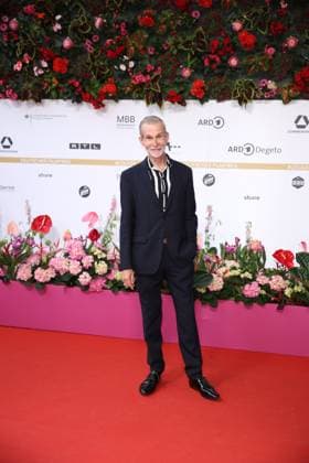 Award - Deutscher Filmpreis 2024 Ulrich Matthes beim Deutschen Filmpreis 2024 im Theater am Potsdamer Platz am 03.05.2024 in Berlin. Copyright: xEventpressxKochanx