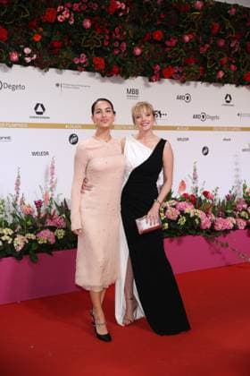 Award - Deutscher Filmpreis 2024 Gizem Emre und Jella Haase beim Deutschen Filmpreis 2024 im Theater am Potsdamer Platz am 03.05.2024 in Berlin. Copyright: xEventpressxKochanx