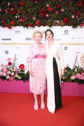 Award - Deutscher Filmpreis 2024 Sunnyi Melles (Judith-Viktoria Prinzessin zu Sayn-Wittgenstein-Sayn) und Leonille Elisabeth Judith Maria Anna Prinzessin zu Sayn-Wittgenstein-Sayn beim Deutschen Filmpreis 2024 im Theater am Potsdamer Platz am 03.05.2024 in Berlin. Copyright: xEventpressxKochanx