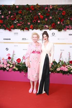 Award - Deutscher Filmpreis 2024 Sunnyi Melles (Judith-Viktoria Prinzessin zu Sayn-Wittgenstein-Sayn) und Leonille Elisabeth Judith Maria Anna Prinzessin zu Sayn-Wittgenstein-Sayn beim Deutschen Filmpreis 2024 im Theater am Potsdamer Platz am 03.05.2024 in Berlin. Copyright: xEventpressxKochanx