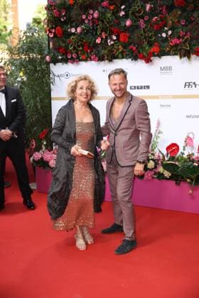 Award - Deutscher Filmpreis 2024 Michaela May und Philipp Hochmair beim Deutschen Filmpreis 2024 im Theater am Potsdamer Platz am 03.05.2024 in Berlin. Copyright: xEventpressxKochanx
