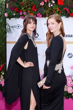 Luise Befort und Pheline Roggan bei der Ankunft zur Verleihung Deutscher Filmpreis am 3.05.2024 in Berlin Deutscher Filmpreis 2024 in Berlin