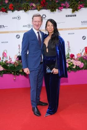 Michael Kessler und Minh Khai Phan Thi bei der Ankunft zur Verleihung Deutscher Filmpreis am 3.05.2024 in Berlin Deutscher Filmpreis 2024 in Berlin