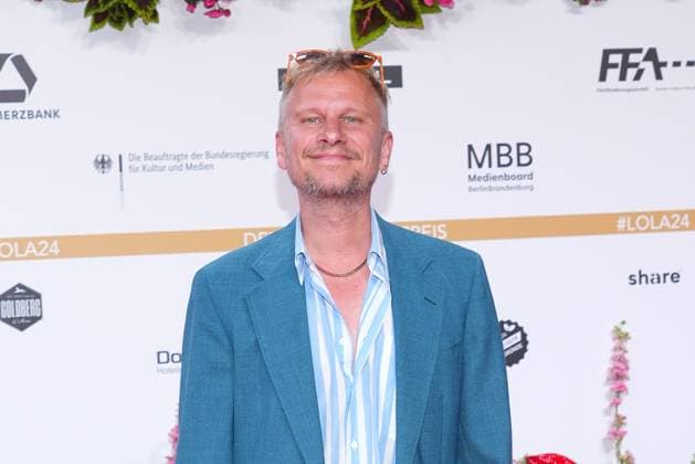 Robert Stadlober bei der Ankunft zur Verleihung Deutscher Filmpreis am 3.05.2024 in Berlin Deutscher Filmpreis 2024 in Berlin