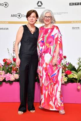 Anne Leppien und Claudia Löwe bei der 74. Verleihung des Deutschen Filmpreises 2024 im Theater am Potsdamer Platz. Berlin, 03.05.2024