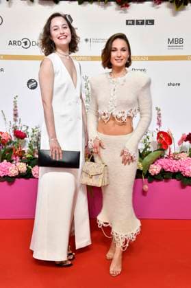 Dominique Devenport und Cosima Henman bei der 74. Verleihung des Deutschen Filmpreises 2024 im Theater am Potsdamer Platz. Berlin, 03.05.2024