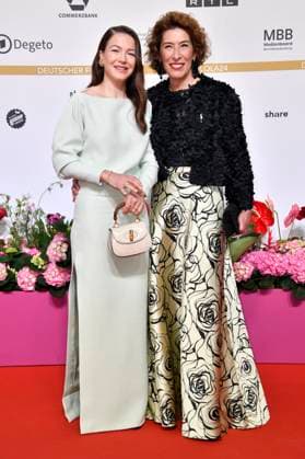 Hannah Herzsprung und Adele Neuhauser bei der 74. Verleihung des Deutschen Filmpreises 2024 im Theater am Potsdamer Platz. Berlin, 03.05.2024