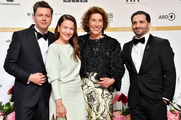 Christian Friedel, Hannah Herzsprung, Adele Neuhauser und Hassan Akkouch bei der 74. Verleihung des Deutschen Filmpreises 2024 im Theater am Potsdamer Platz. Berlin, 03.05.2024