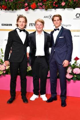 Levi Brandl, Julius Weckauf und Nevio Wendt bei der 74. Verleihung des Deutschen Filmpreises 2024 im Theater am Potsdamer Platz. Berlin, 03.05.2024