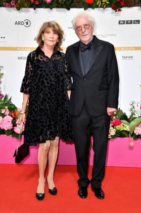 Günther Maria Halmer mit Ehefrau Claudia Halmer bei der 74. Verleihung des Deutschen Filmpreises 2024 im Theater am Potsdamer Platz. Berlin, 03.05.2024