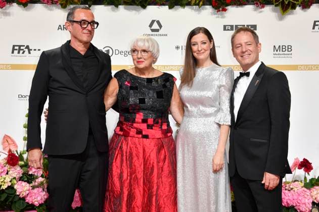 Albert Ostermaier, Claudia Roth, Alexandra Maria Lara und Florian Gallenberger bei der 74. Verleihung des Deutschen Filmpreises 2024 im Theater am Potsdamer Platz. Berlin, 03.05.2024