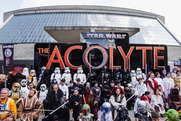 Italien, Pro-palästinensische Proteste und Demo gegen genderbasierte Gewalt an der Uni La Sapienza Milan, The parade on the occasion of Star Wars Day at the Arcimboldi Theatre. In the photo: The actors wearing stage costumes that reproduce those from the Star Wars film parade through the streets of the Bicocca district  Copyright: xAlessandroxBremecx xipa-agency.nx xx IPA_Agency_IPA45733278