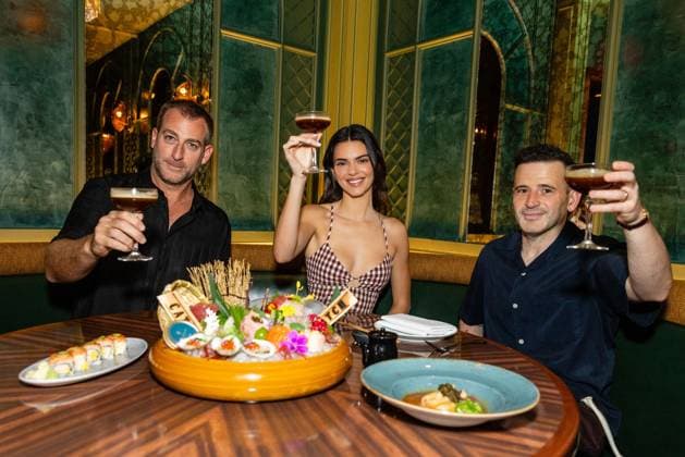 Bilder des Jahres 2024, Entertainment 05 Mai Entertainment Themen der Woche KW18 Entertainment Bilder des Tages EXCLUSIVE Kendall Jenner at CATCH Miami Beach with Co-Founders Mark Birnbaum and Eugene Remm. Featuring: Kendall Jenner, Mark Birnbaum, Eugene Remm Where: Miami, Florida, United States When: 04 May 2024 Credit: Seth Browarnik INSTARimages **Exclusive** EDITORIAL USE ONLY. NOT FOR USE BY NEWSPAPERS BASED IN THE UK. Copyright: xSethxBrowarnick StartraksaPhoto.comx instar53705870