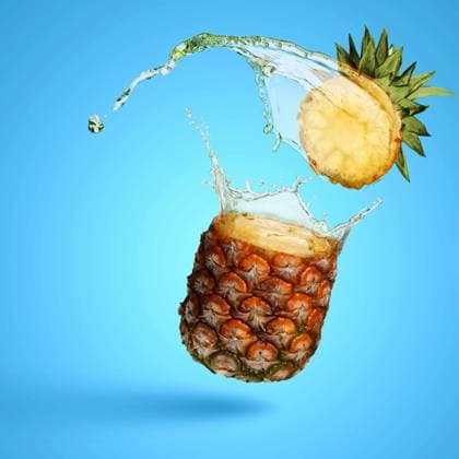 RECORD DATE NOT STATED Pineapple juice. Image of fresh pineapple in juicy splashes ,model released, Symbolfoto; Ananas Saft Abbild des Frisch Ananas in saftig spritzt ,model released, Symbolfoto ING_19061_60753