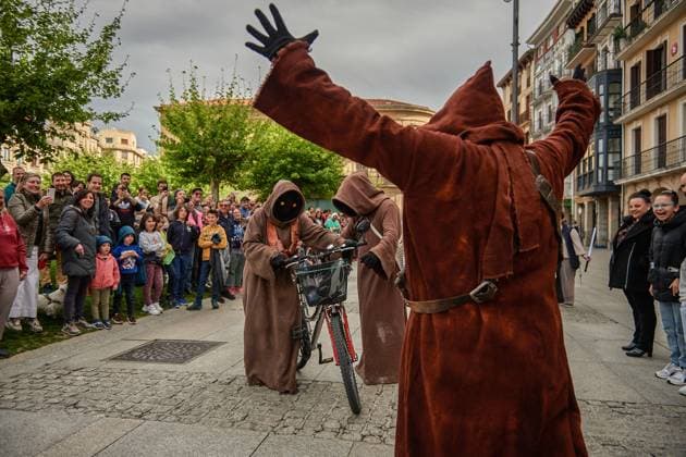 May 4, 2024, Pamplona, Spain: The Jawas makes mischief during the parade and celebration of International Star Wars Day. Legion 501 has been in charge of organizing and raising donations for Children s Cancer. Pamplona Spain - ZUMAs197 20240504_aaa_s197_115 Copyright: xElsaxAxBravox
