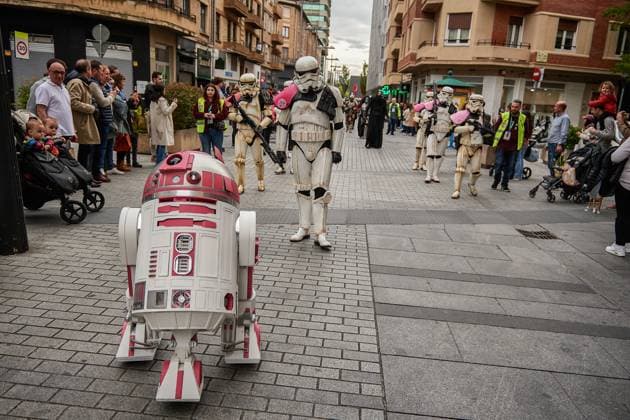 May 4, 2024, Pamplona, Spain: R2-D2 along with the stormtroopers walk on the streets of Pamplona, during the celebration of International Star Wars Day. Legion 501 has been in charge of organizing and raising donations for Children s Cancer. Pamplona Spain - ZUMAs197 20240504_aaa_s197_120 Copyright: xElsaxAxBravox